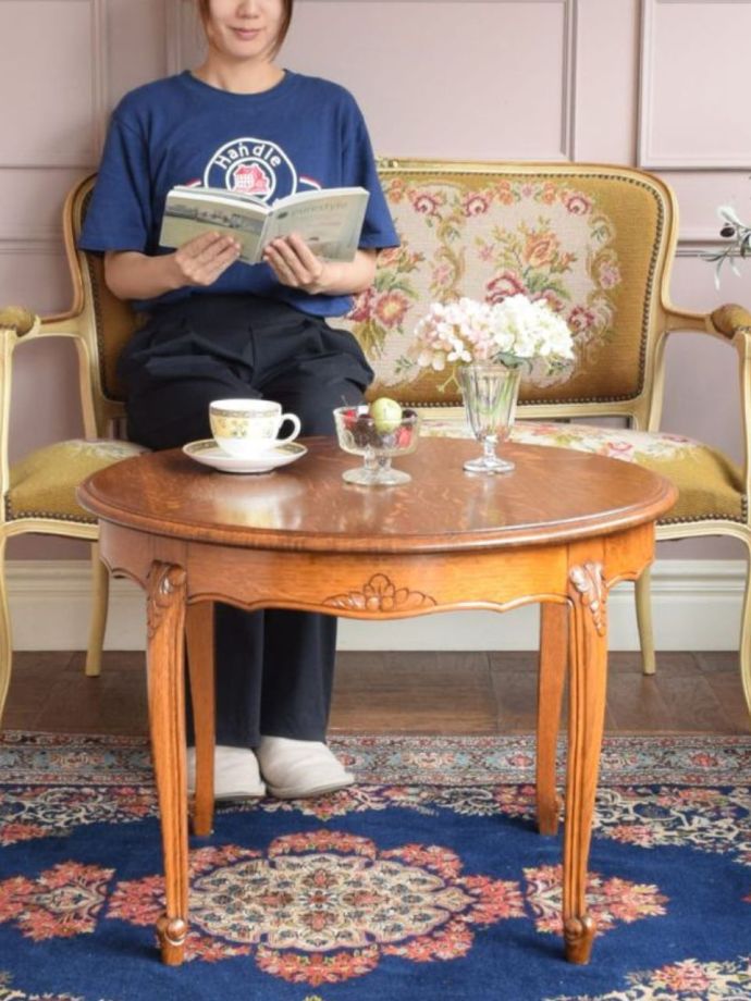 フランスの優雅なコーヒーテーブル