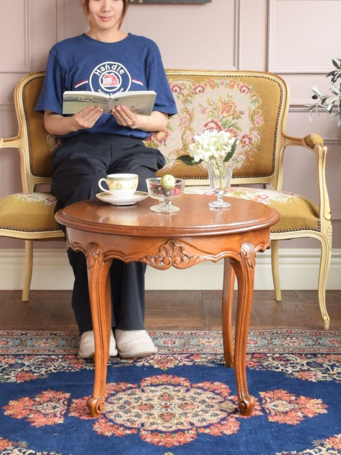 フランスの優雅なコーヒーテーブル