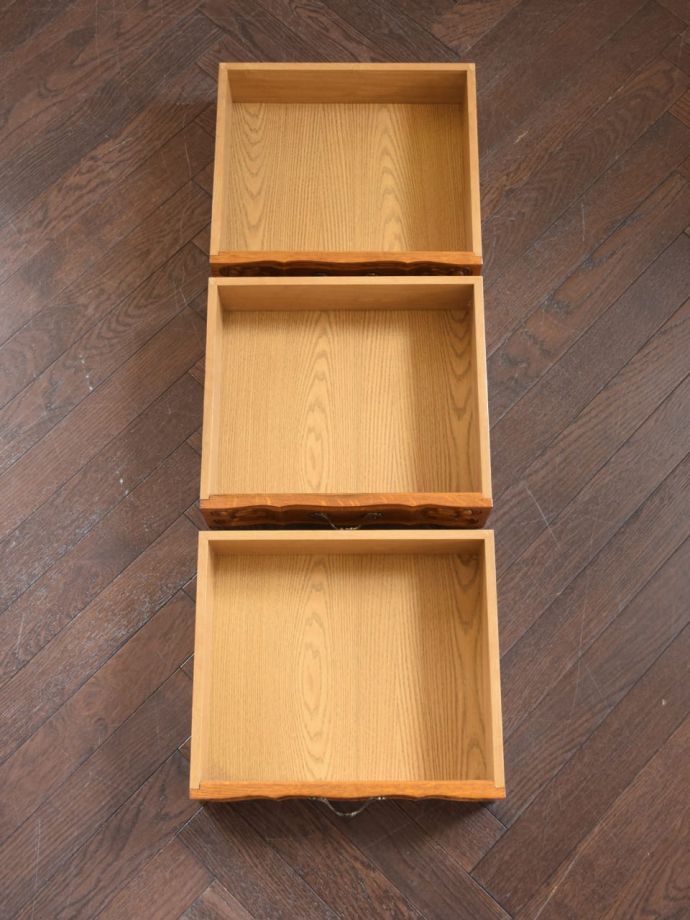 チェストの引き出しの中