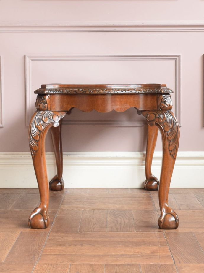 コーヒーテーブルの側面
