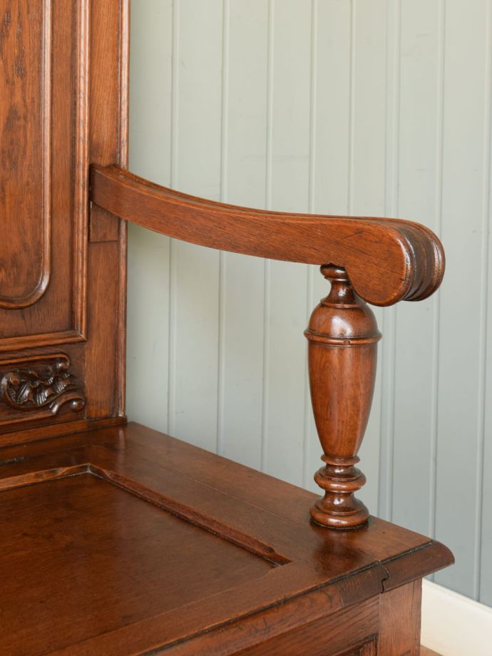 アンティークの椅子のアーム