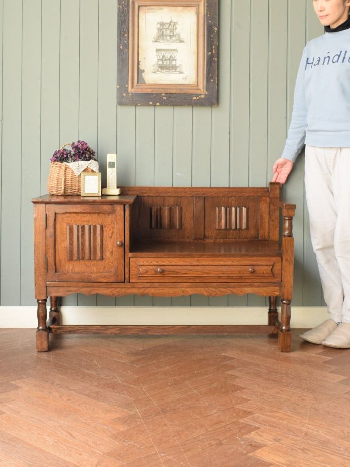 英国アンティークのテレフォンベンチ