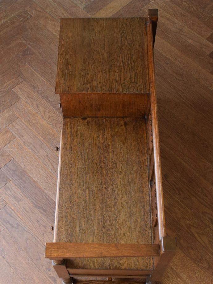 キャビネットの天板