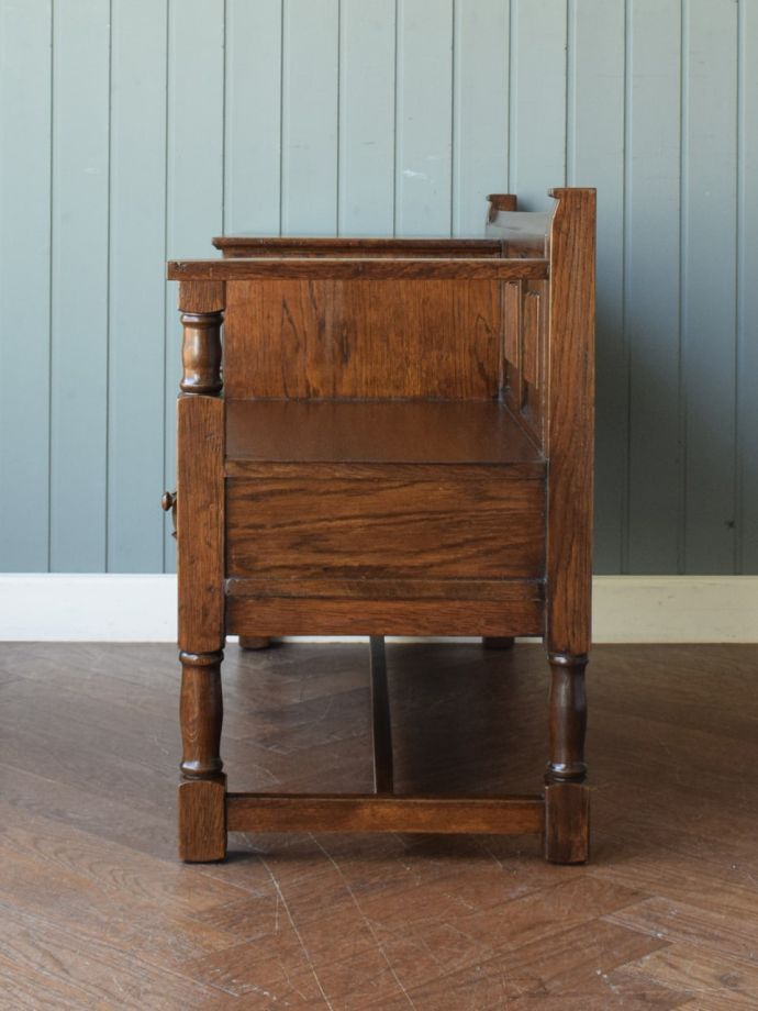 テレフォンベンチの側面