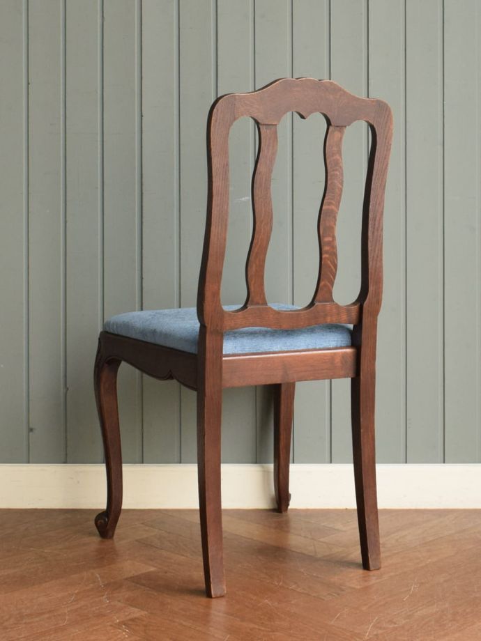 アンティークダイニングチェアの後ろ姿