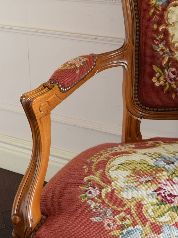 アンティークの椅子のアーム