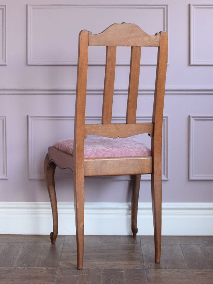 アンティークダイニングチェアの後ろ姿