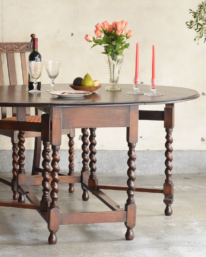 アンティークのテーブル　アンティーク家具　美しいアンティーク家具、ゲートレッグテーブル（伸張式テーブル）。自慢はやっぱりゲート（門）のような脚まるでゲート（門）が開くような脚の形から名前が付けられたゲートレッグテーブル。(k-1018-f)