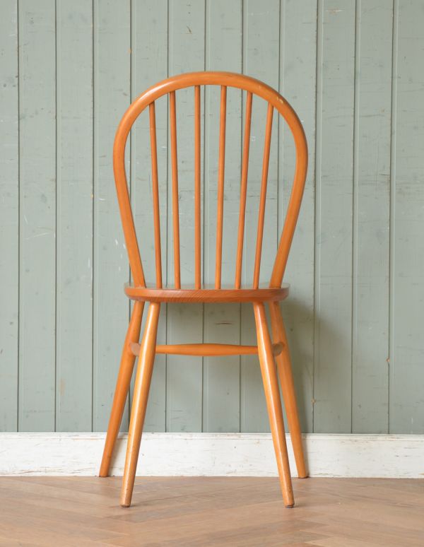 キッチンチェア　アンティーク チェア　イギリスからやってきたアンティーク家具、背もたれが丸くて可愛いキッチンチェア。きちんとメンテナンスしてあるので、裏側もキレイです。(k-1041-c)