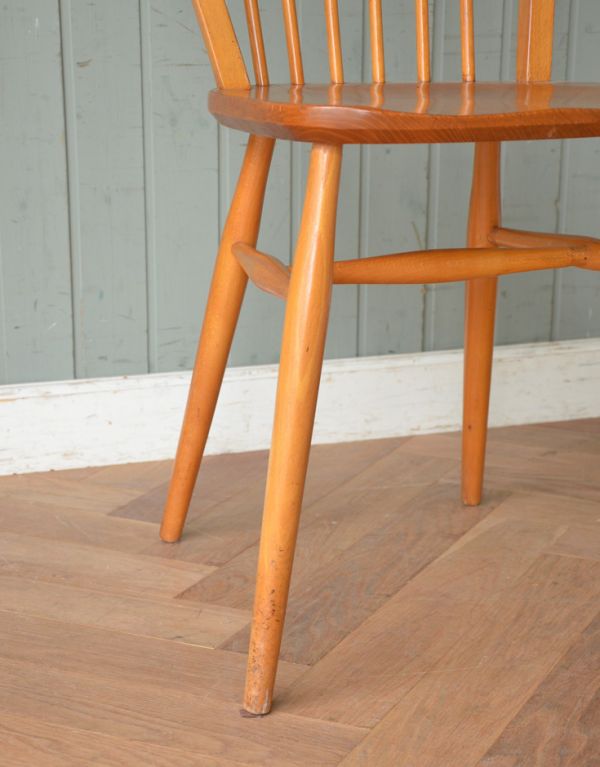 キッチンチェア　アンティーク チェア　イギリスからやってきたアンティーク家具、背もたれが丸くて可愛いキッチンチェア。メンテナンスをしっかりしているので大柄な男性でも安心してお掛けください。(k-1041-c)