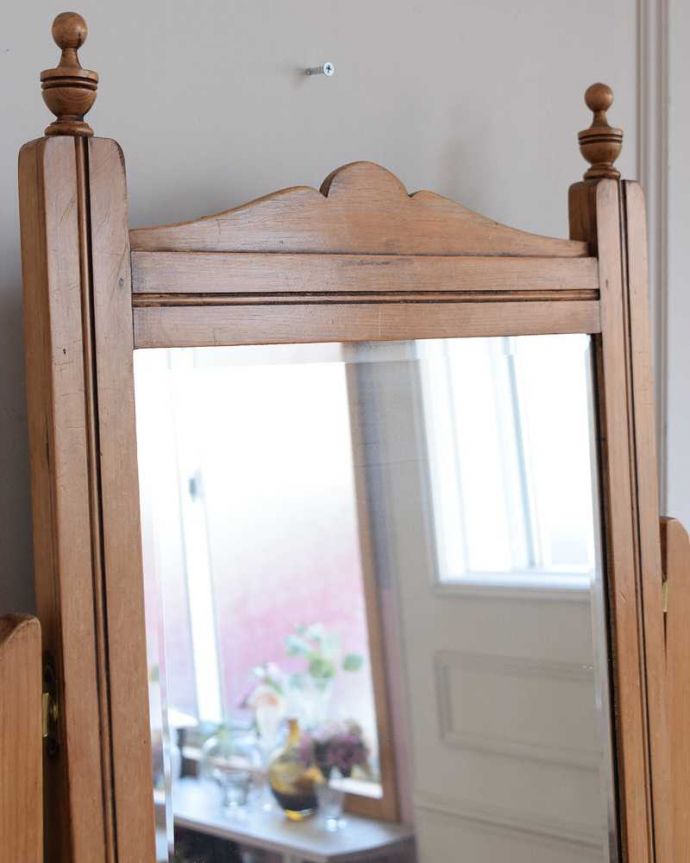 アンティークのドレッサー アンティーク家具 英国のアンティーク家具、オールドパイン材のドレッサー。ご希望の方には新しいミラーでお届けしますコンディションのいいアンティークのミラーですが、ご希望の方には新しいミラーに交換してお届けします(別途見積もり)ご注文の際お気軽にご連絡下さい。(k-1061-f)