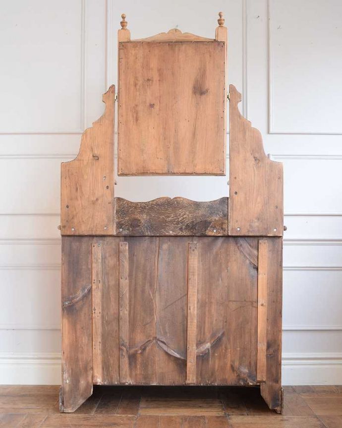 アンティークのドレッサー アンティーク家具 英国のアンティーク家具、オールドパイン材のドレッサー。もちろん、後ろ姿もキレイです。(k-1061-f)