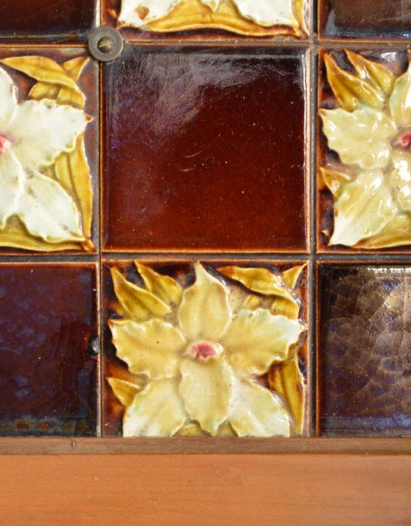 アンティークのキャビネット　アンティーク家具　アンティークの英国家具、タイルのウォッシュハンドスタンド（洗面台）。流行に関係なく飽きの来ない美しさ。(k-1063-f)