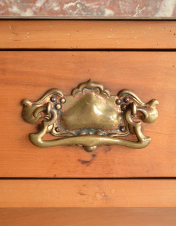 アンティークのキャビネット　アンティーク家具　アンティークの英国家具、タイルのウォッシュハンドスタンド（洗面台）。引き出しの取っ手です。(k-1063-f)