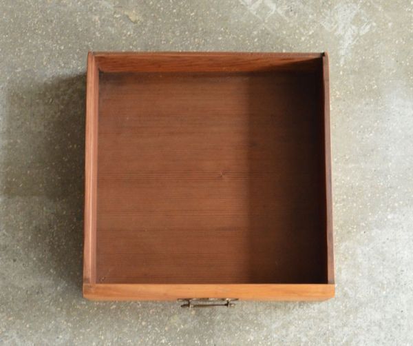 アンティークのキャビネット　アンティーク家具　アンティークの英国家具、タイルのウォッシュハンドスタンド（洗面台）。引き出しは１杯。(k-1063-f)