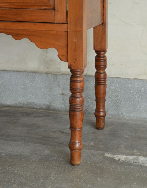 サイドボード　アンティーク家具　タイルと大理石の美しいコラボレーション、英国アンティークのウォッシュスタンド。しっかりした脚です。(k-1065-f)