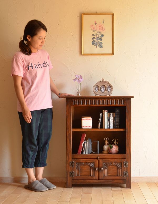 アンティーク家具　アンティーク英国家具、オープン棚のブックシェルフ（本棚）。雑貨やタオル、本などをショップのように飾れます。(k-1069-f)