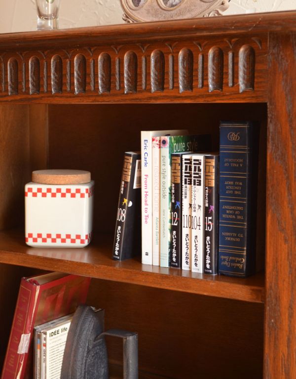 アンティーク家具　アンティーク英国家具、オープン棚のブックシェルフ（本棚）。本やファイルも型崩れすることなく、立ててキレイに収納できます。(k-1069-f)