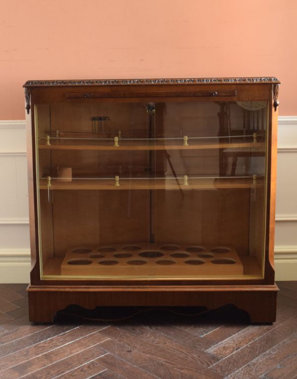 アンティークのキャビネット アンティーク家具 ワインがたっぷり入る高級な英国家具、アンティークのカクテルキャビネット。キチンとメンテナンスしてあるので、裏側もキレイです。(k-1079-f)