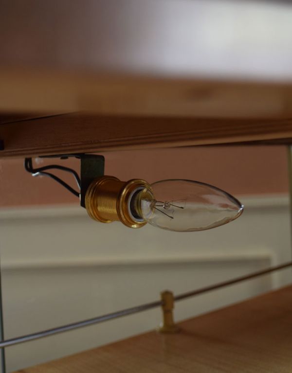 アンティークのキャビネット アンティーク家具 ワインがたっぷり入る高級な英国家具、アンティークのカクテルキャビネット。オーバーホール済みなので安心してお使い頂けます。(k-1079-f)