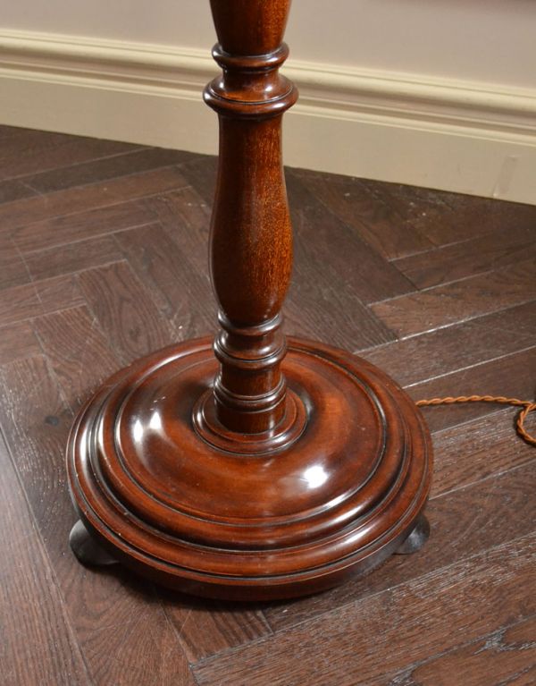 イギリスのアンティークスタンド照明、布シェードのフロアランプ(k