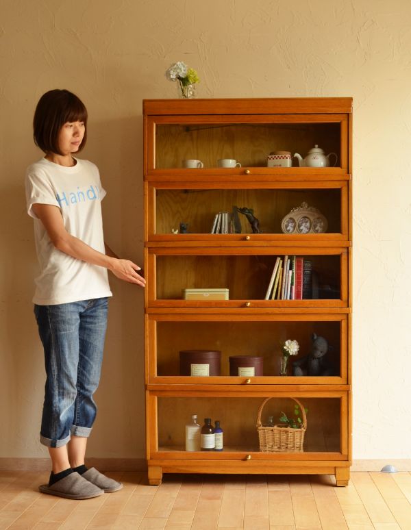 アンティークのキャビネット アンティーク家具 アンティークの英国家具、ナチュラルな茶色のスタッキングブックケース。本棚としてはもちろん、グラスや食器を並べて飾り棚としても素敵ですよ。(k-1105-f)