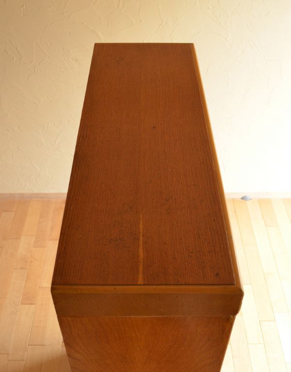 アンティークのキャビネット アンティーク家具 アンティークの英国家具、ナチュラルな茶色のスタッキングブックケース。天板の塗装もキレイに仕上げました。(k-1105-f)