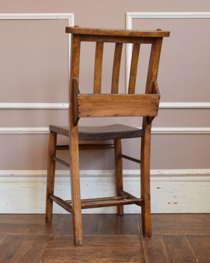 チャーチチェア アンティーク チェア 1脚あると便利に使えるアンティークの椅子、聖書ボックス付きのチャペルチェア。後ろ姿も絵になるチャーチチェア。(k-1113-c)