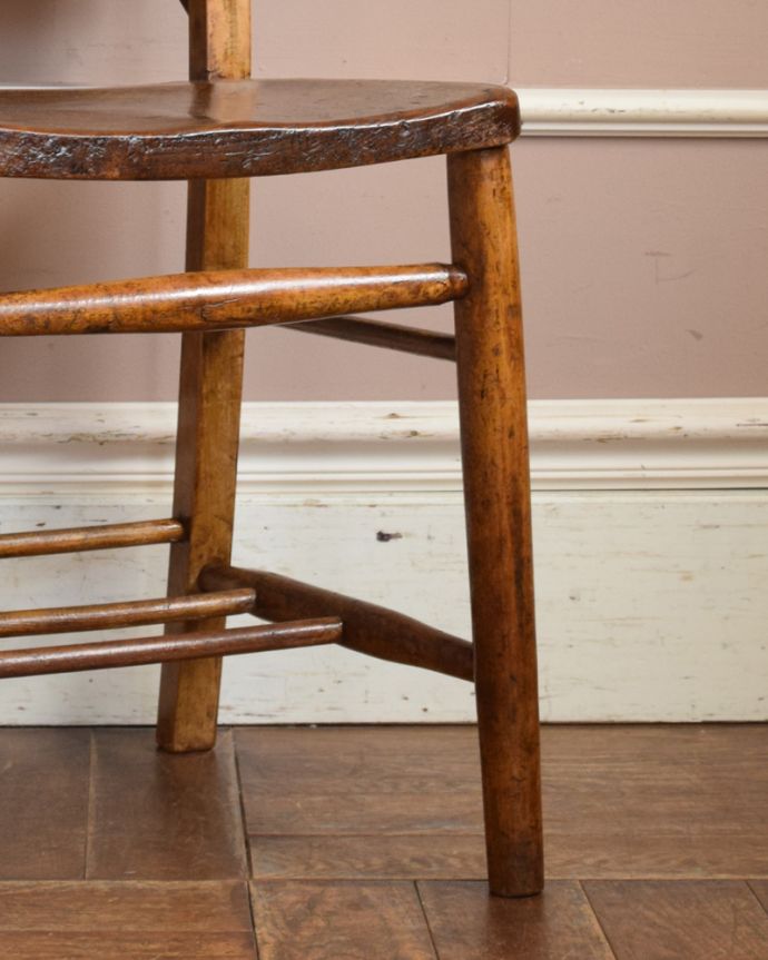 チャーチチェア アンティーク チェア 1脚あると便利に使えるアンティークの椅子、聖書ボックス付きのチャペルチェア。しっかりメンテナンスをしているので、大柄な男性が座っても大丈夫です。(k-1113-c)