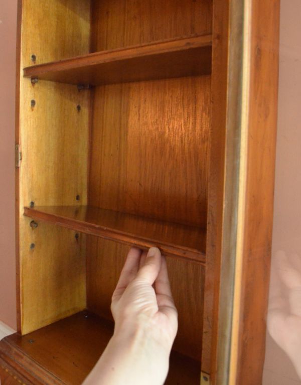 ビューロー アンティーク家具 鍵付きのアンティーク家具、英国のビューローブックケース(本棚とデスク)。文庫本や漫画がスッキリ片付きます。(k-1131-f)