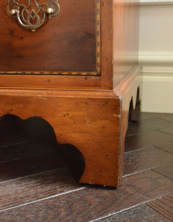 ビューロー アンティーク家具 鍵付きのアンティーク家具、英国のビューローブックケース(本棚とデスク)。安定感のある脚がしっかり支えます。(k-1131-f)