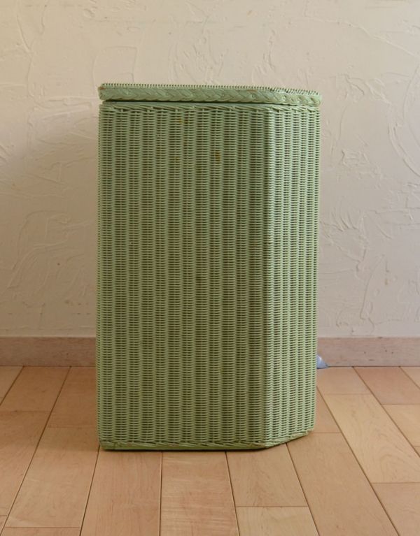 ロイドルーム アンティーク家具 アンティークのロイドルーム家具、テーブルに使えるランドリーボックス。サイドはこんな感じです。(k-1138-f)