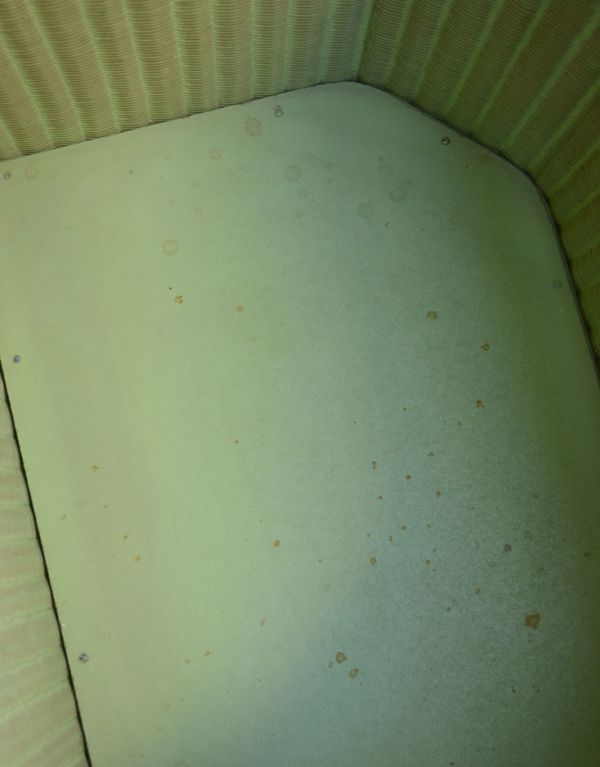 ロイドルーム アンティーク家具 アンティークのロイドルーム家具、テーブルに使えるランドリーボックス。底はこんな感じです。(k-1138-f)