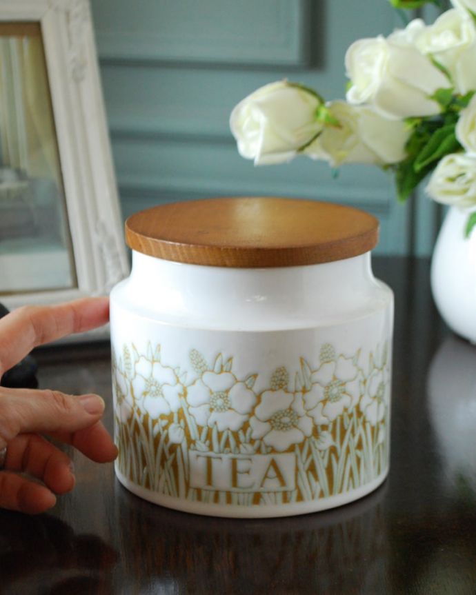 Hornsea（ホーンジー）　アンティーク雑貨　ホーンジー社（フルール）のビンテージキャニスター（TEA）　たっぷり入るサイズ英国らしくたっぷりサイズ。(k-1143-z)