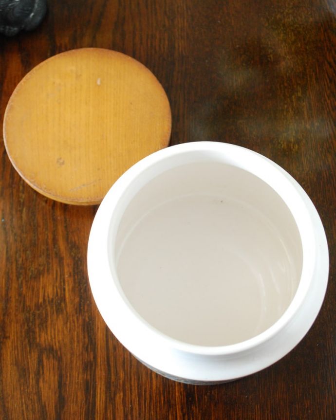 Hornsea（ホーンジー）　アンティーク雑貨　ホーンジー社（フルール）のビンテージキャニスター（TEA）　上から見るとこんな感じです状態のいいものだけを選んでいますが、アンティークなので気密性はありません。(k-1143-z)