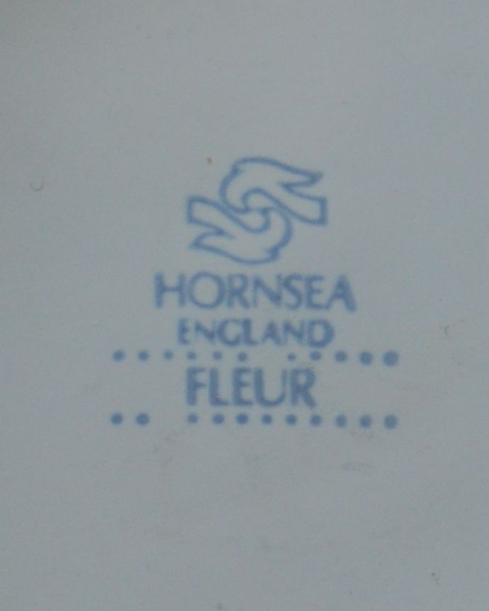 Hornsea（ホーンジー）　アンティーク雑貨　ホーンジー社（フルール）のビンテージキャニスター（TEA）　裏側には品質の証ひっくり返して見ると、こんな感じのポーセリンマークを見つけることが出来ます。(k-1143-z)