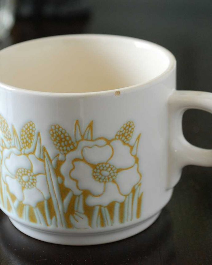 Hornsea(ホーンジー) アンティーク雑貨 イギリスのビンテージ食器、ホーンジー社のFleur(フルール)のティーカップ。女性デザイナーがデザインしたケシの花「Fleur(フルール)」=お花という名前の付いた女性デザイナーがデザインした優しい印象のケシの花の模様は、ホーンジー社のベストセラーのひとつです。(k-1146-z)