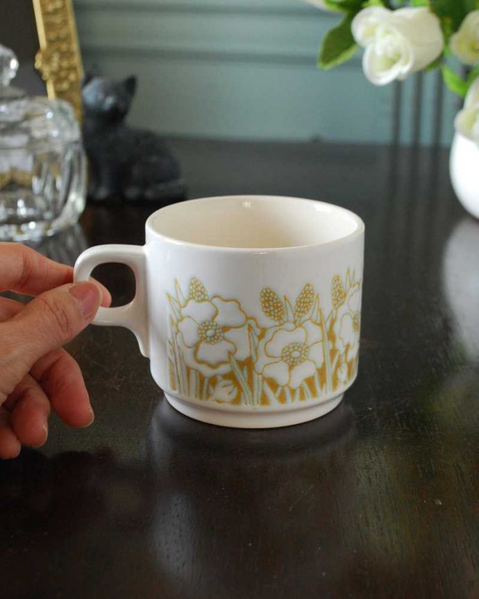 Hornsea(ホーンジー) アンティーク雑貨 イギリスのビンテージ食器、ホーンジー社のFleur(フルール)のティーカップ。飾って使って楽しむ小さなアンティークアンティークでしか手に入れることが出来ない美しい模様のティーカップ。(k-1146-z)