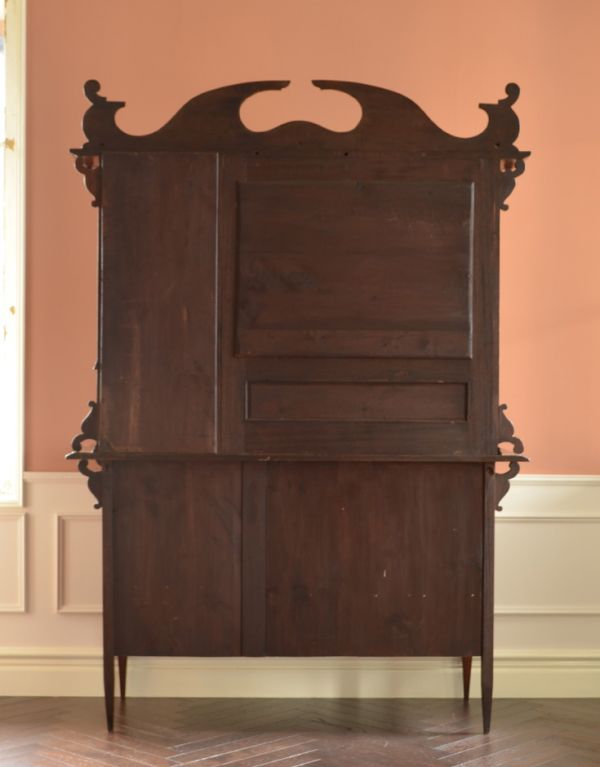 アンティークのキャビネット アンティーク家具 大きなミラーが付いた英国のアンティーク家具、優雅な姿にうっとりするパーラーキャビネット。しっかり修復しました!アンティークは新品ではないので経年変化によるキズはありますが、専門の職人がしっかり修復しました。(k-1146k-f)