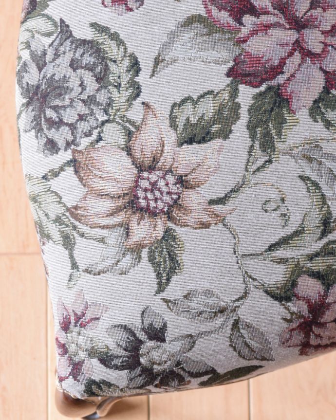 サロンチェア アンティーク チェア 高級感ある英国アンティーク椅子、ローズウッド材のバルーンバックチェア。華やかな柄の生地をセレクト。(k-1153-c)