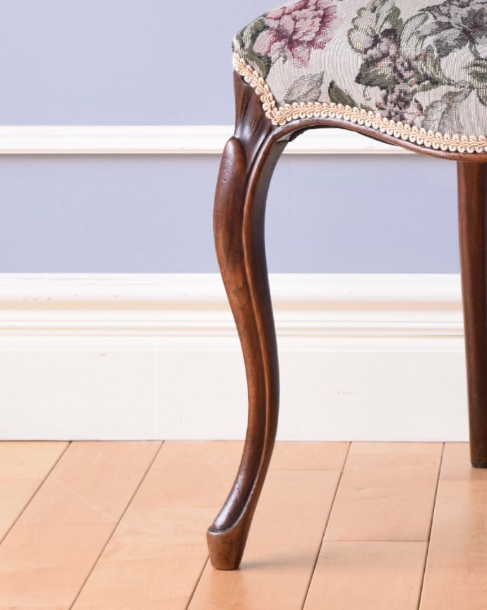 サロンチェア アンティーク チェア 高級感ある英国アンティーク椅子、ローズウッド材のバルーンバックチェア。きちんとお直ししていますので、大柄な男性でも安心してお掛け下さい。(k-1153-c)