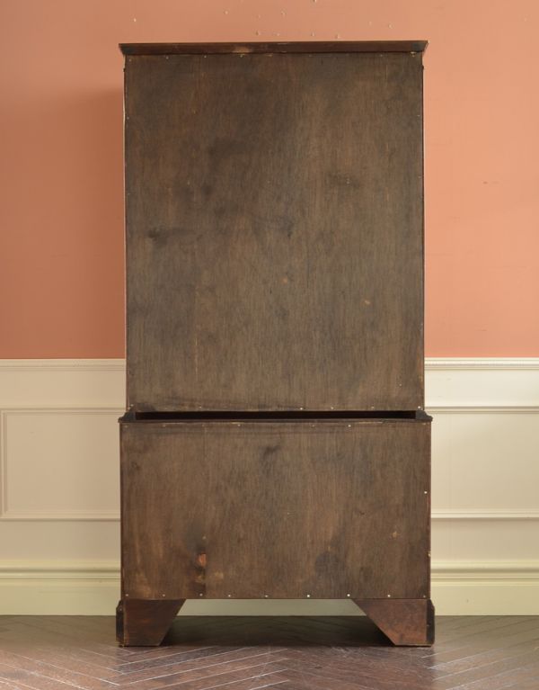 アンティークのキャビネット　アンティーク家具　英国からのアンティーク家具、ガラス扉のブックケース（本棚）。キチンとメンテナンスしてあるので、裏側もキレイです。(k-1157-f)