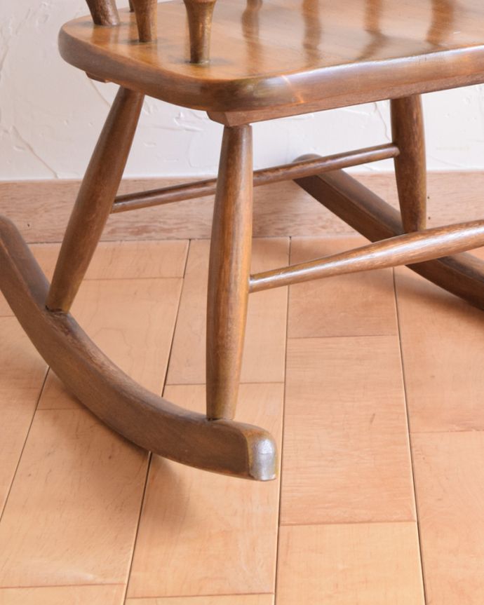 英国アンティークの椅子、ゆらゆら揺れる木製のロッキングチェア(k