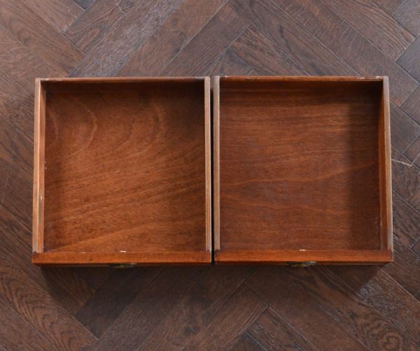 アンティークのデスク・書斎机 アンティーク家具 英国のアンティーク家具、木目が美しいバタフライテーブル(デスク)。引き出しは全部で2杯。(k-1164-f)