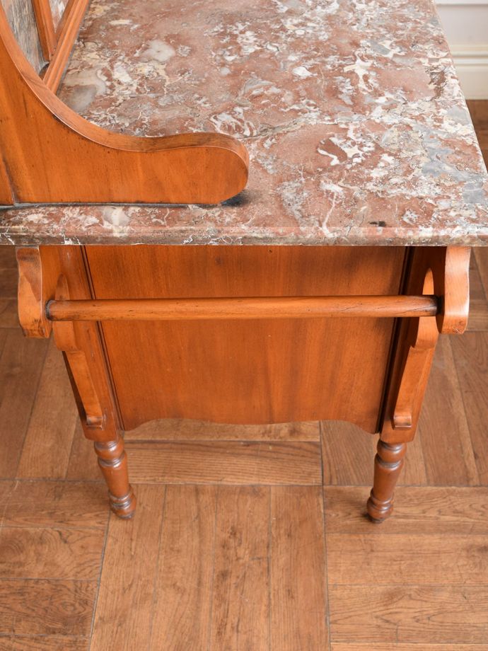 ウォッシュスタンドのタオルバー