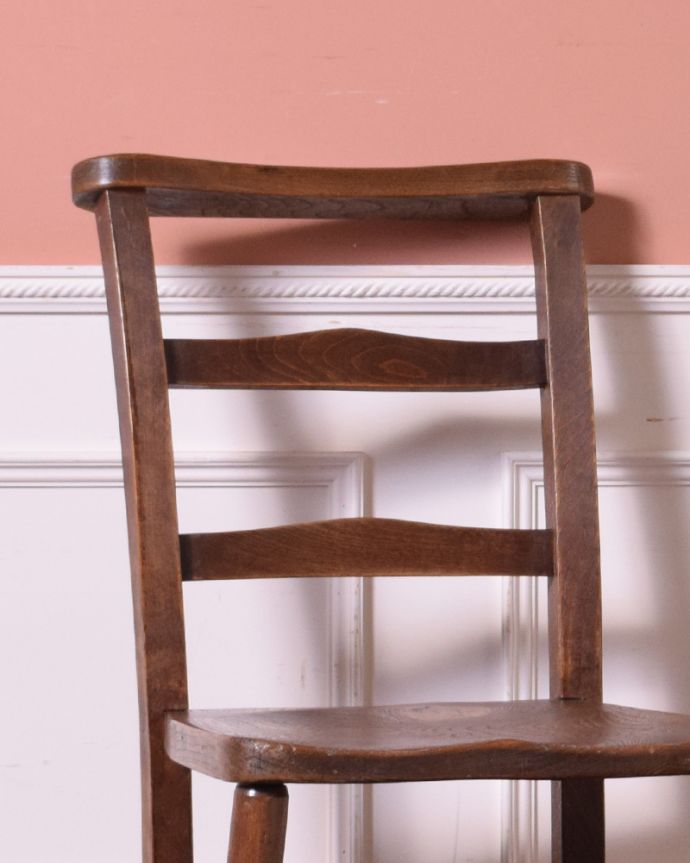 アンティークチェアの背もたれ