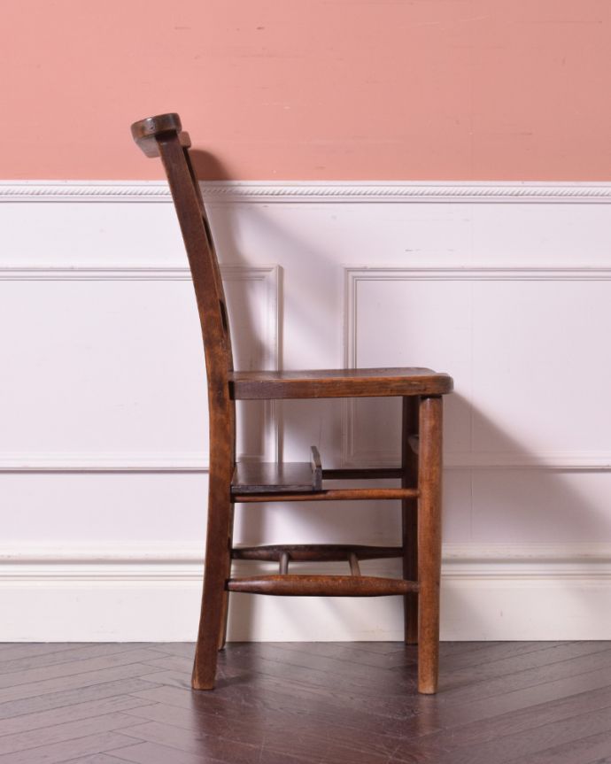 チャーチチェアの横顔