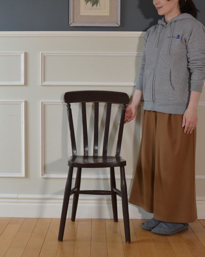 キッチンチェア アンティーク チェア ストレートな脚がめずらしいアンティークのペイントキッチンチェア。思わずほっこりしちゃう、ぬくもりある可愛いデザイン見た目が可愛いキッチンチェア。(k-1178-c)
