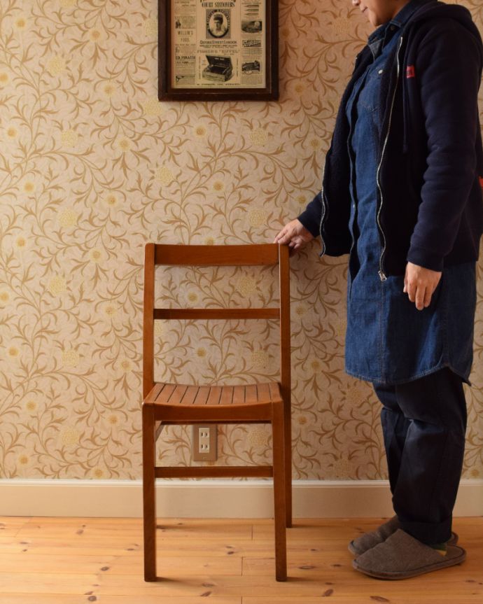 キッチンチェア アンティーク チェア 積み重ねOK!スタッキングチェア、かわいいアンティークの椅子。見た目の可愛らしさはもちろん、ちゃんと使える小さな椅子子ども用のアンティークチェアは、玄関やリビングに置いておくだけでも可愛いんです。(k-1187-c)