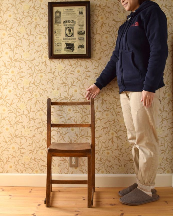 キッズ・チャイルドチェア　アンティークチェア・椅子　イギリスアンティークの子ども椅子、ナチュラルな木製のチャイルドチェア　見た目の可愛らしさはもちろん、ちゃんと使える小さな椅子子ども用のアンティークチェアは、玄関やリビングに置いておくだけでも可愛いんです。(k-1190-c)